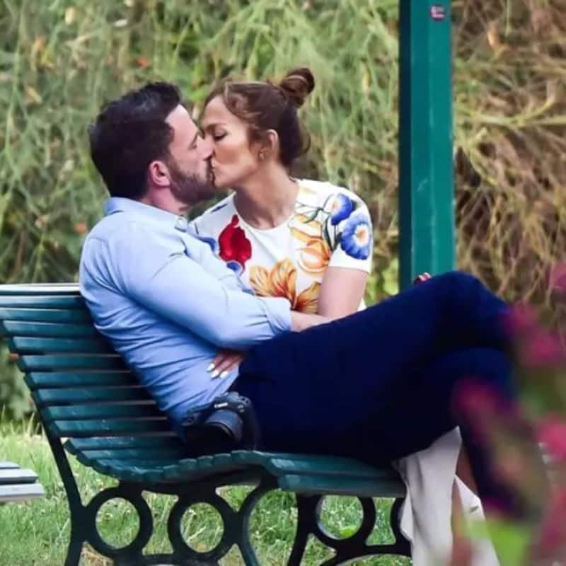 Jennifer Lopez liplocks husband Ben Affleck, video of open romance in the park goes viral